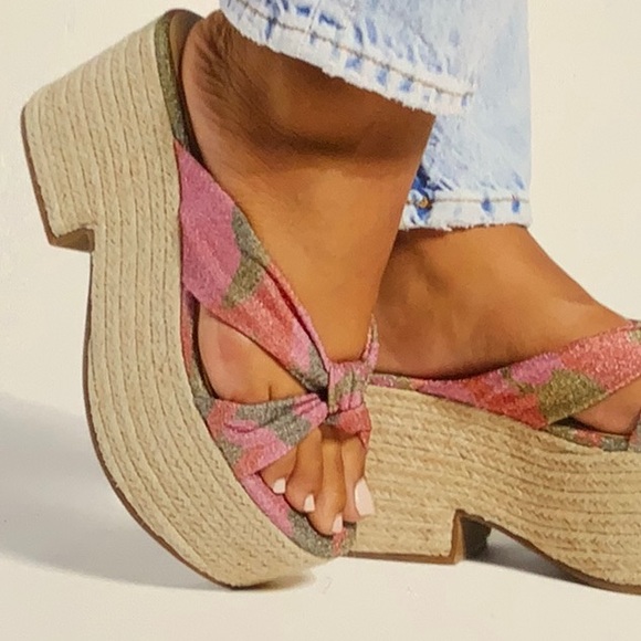 Coral Glitter Platform Sandal - Picture 2 of 9